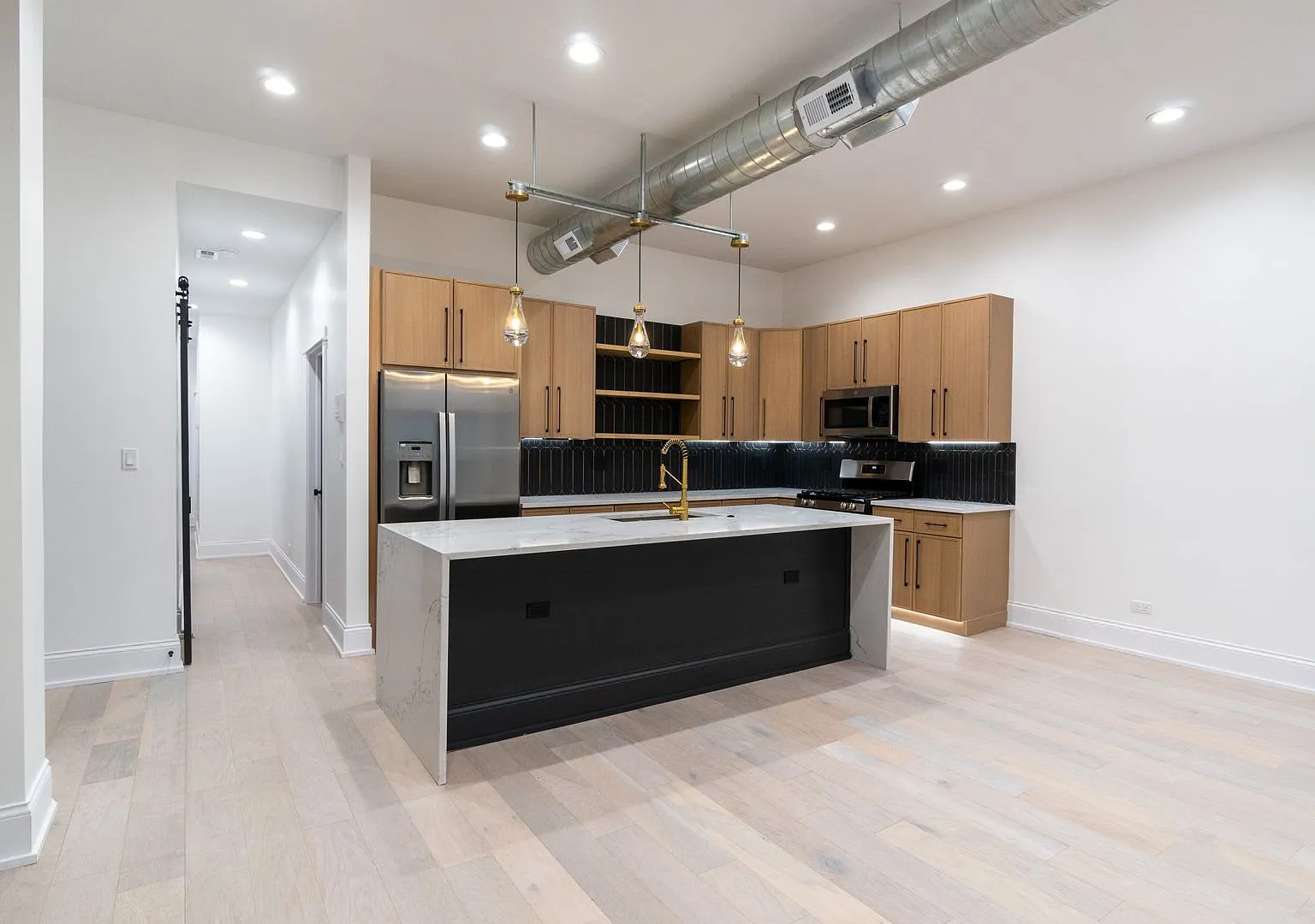 Your Next Home: 3BR/2BA in Uptown, Chicago — Photo 3