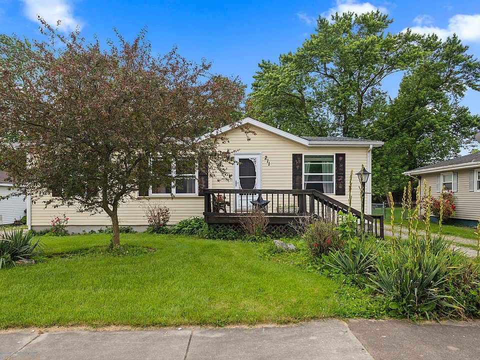 211 E Market St, Sadorus, IL 61872 Zillow