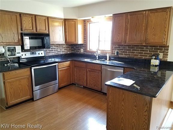 2nd image of 34545 Bunker Hill Dr