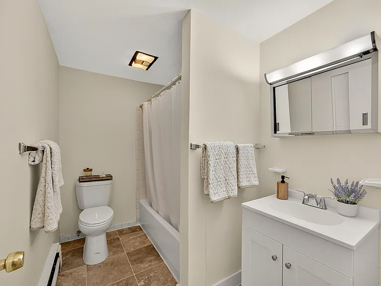 1 Br Apt Bath