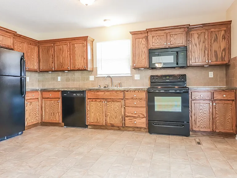 702 Hibiscus Cir — Photo 6
