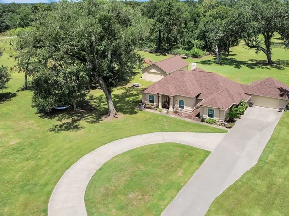 1102 W Point Dr, Rosharon, TX 77583