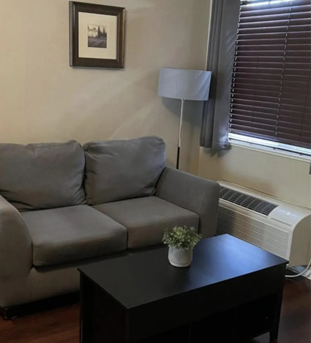 1 bed, 1.5 bath, 1196 sqft, $1,600 — Photo 3