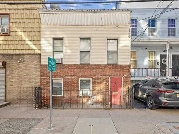 147 Lincoln Street image 1 of 17