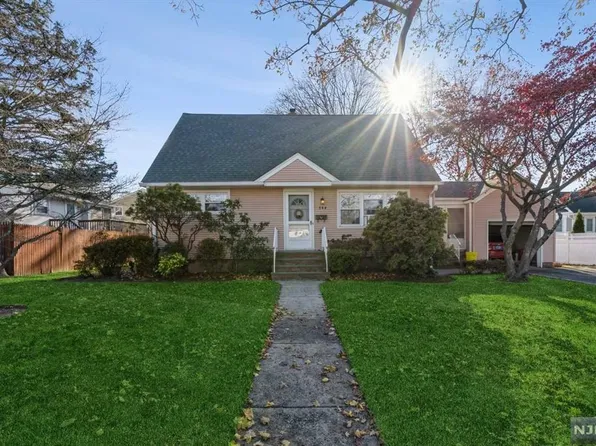 384 Monmouth Ave, New Milford, NJ 07646