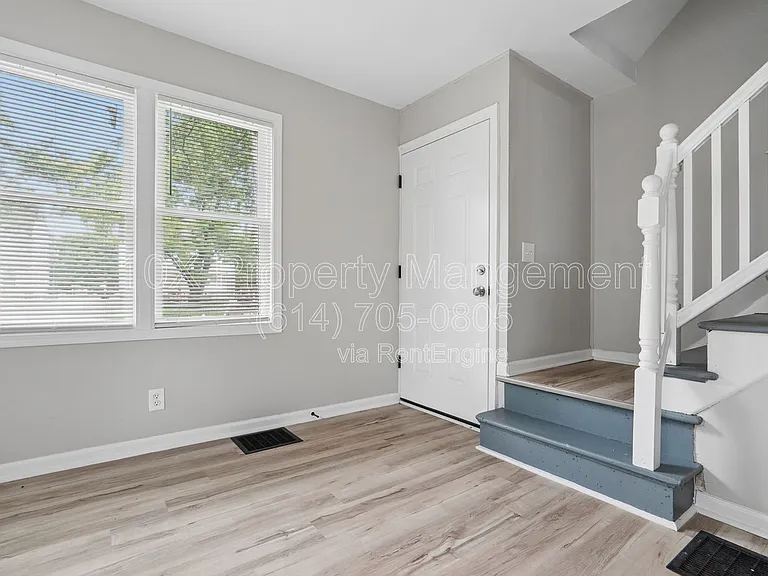 782 Whitethorne Ave — Photo 4