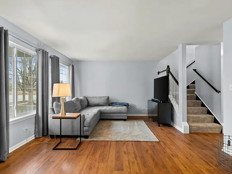 604 Lincoln Station Dr — Photo 3