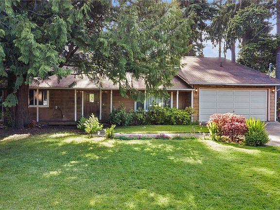 Front of home w/large porch and walking distance (1 Block) to the new Emerald Hills Elementary and 4 Blocks to Lake Tapps WFT (Allen Yorke Park) Public. Jenks Park WFT Private Park is just 5 minute walk North. 