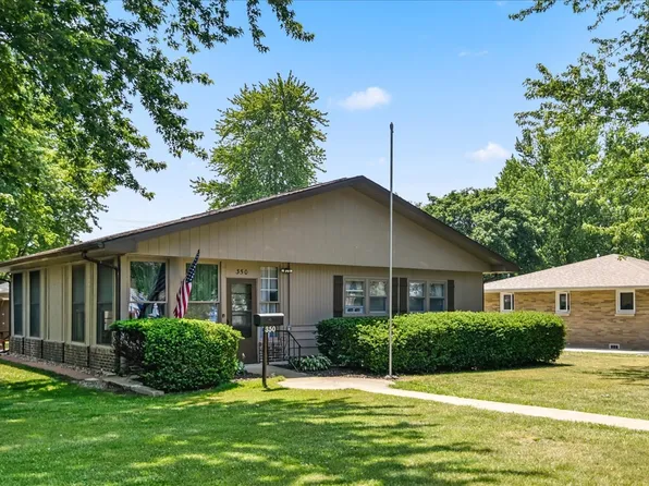 350 E Chestnut St, Paxton, IL 60957