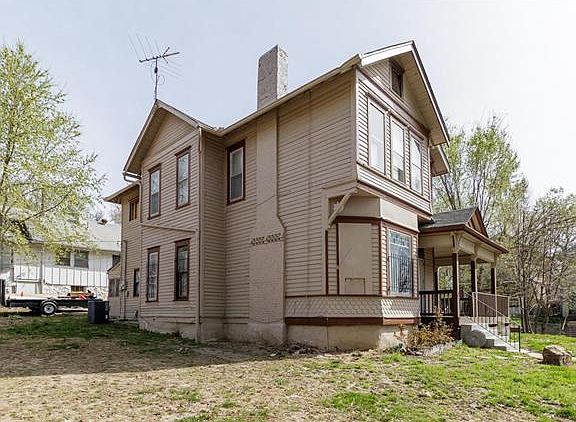 3rd image of 3522 Roberts St