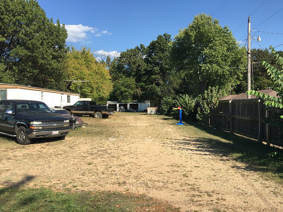 2nd image of 815 N 4th St Trlr 2