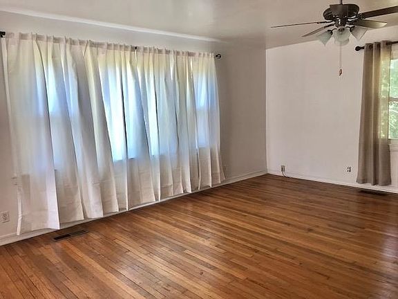 3rd image of 728 E Albany Ave