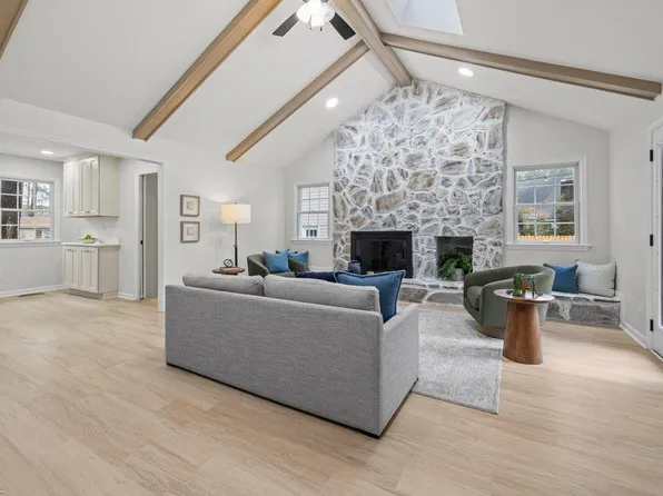 407 Pines Of Warrick Dr, Chesapeake, VA 23322