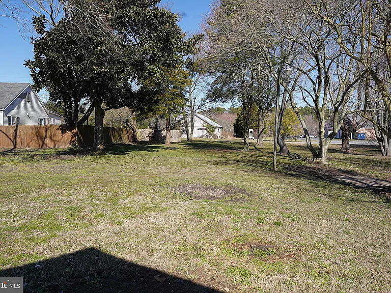 221 Branch St — Photo 7
