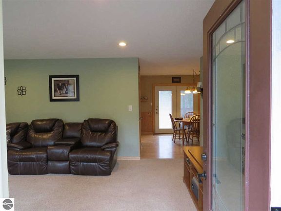 3rd image of 3686 Forest Lakes Dr