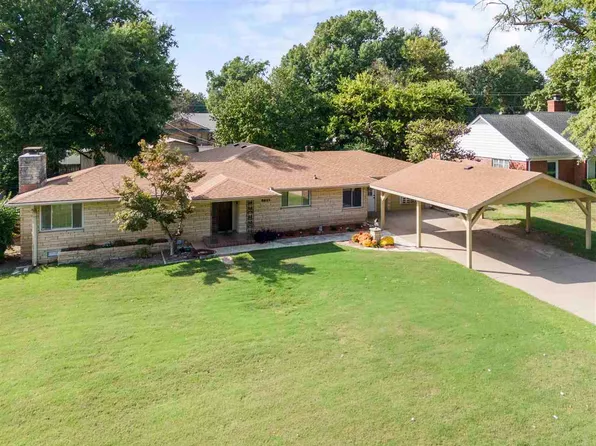 736 Edgewood Dr, Ponca City, OK 74604