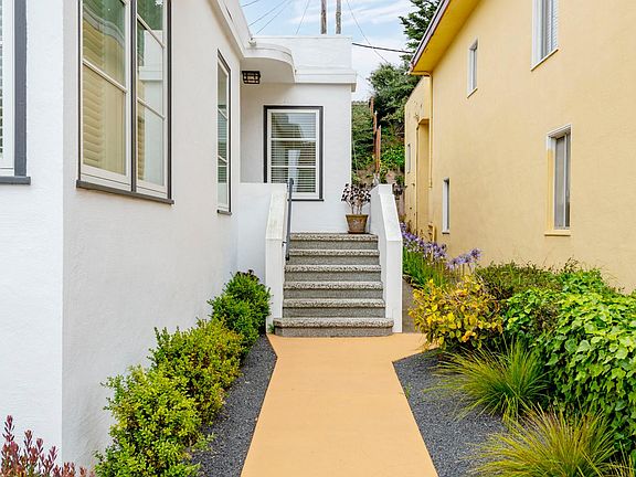 3rd image of 140 El Verano Way