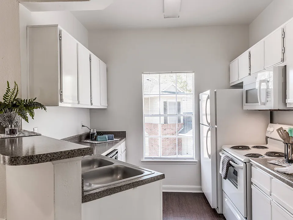 Hollow Creek Apartments