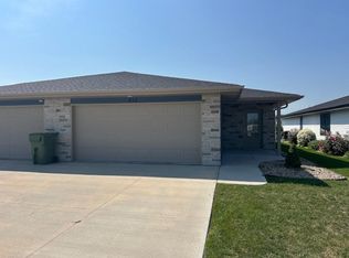 810 G Avenue Pl, Kearney, NE 68847