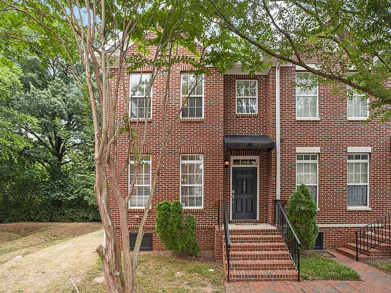 621 Highpark Ln — Photo 7