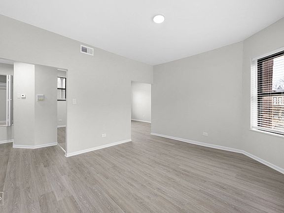4th image of 5019 S Saint Lawrence Ave #604-1