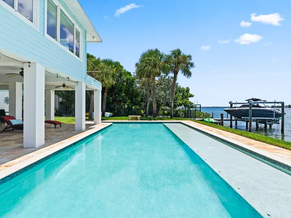 141 Punta Vista Dr, Saint Pete Beach, FL 33706