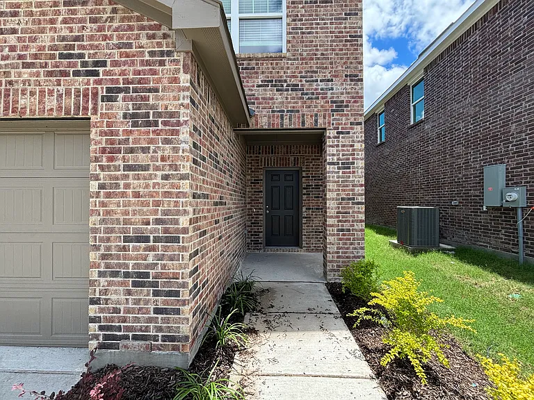 5718 Roadhouse Dr — Photo 2