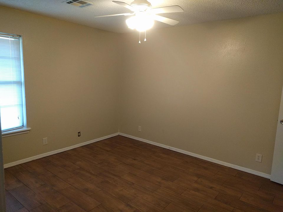 2nd image of 8403 N 116th Pl E