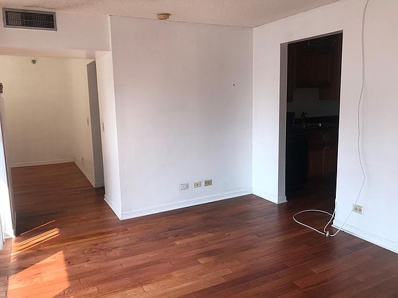 5th image of 200 N Dearborn St Unit 2601