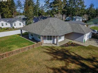 1147 12th Ct SE, Bandon, OR 97411