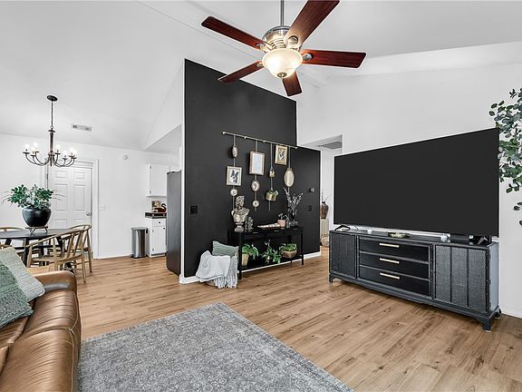 3rd image of 2 Garland Ln