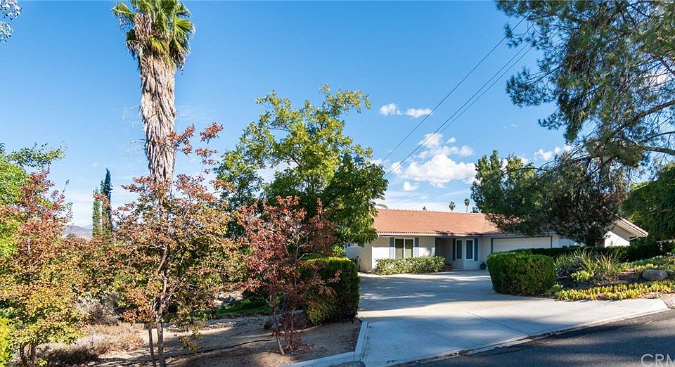 1st image of 44678 Adobe Dr