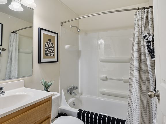 5th image of 4620 Englewood Dr #Aff51b3c7