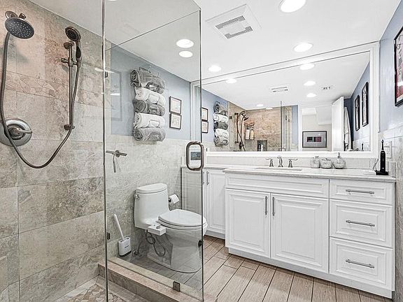 4th image of 5100 Bayview Drive #404