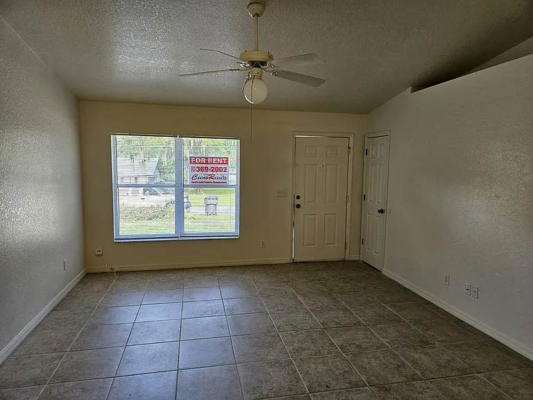 531 NE 28th Ave #100 — Photo 2
