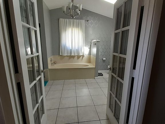 5th image of 8807 Scarlet Oak Ct