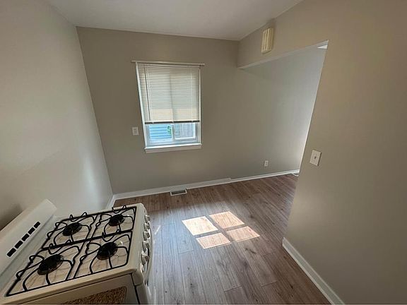 4th image of 11816 Carrington Ave