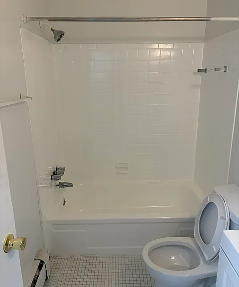 Dolson Arms Apartments — Photo 33