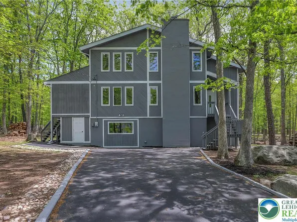 8210 Pine Grove Dr, East Stroudsburg, PA 18301