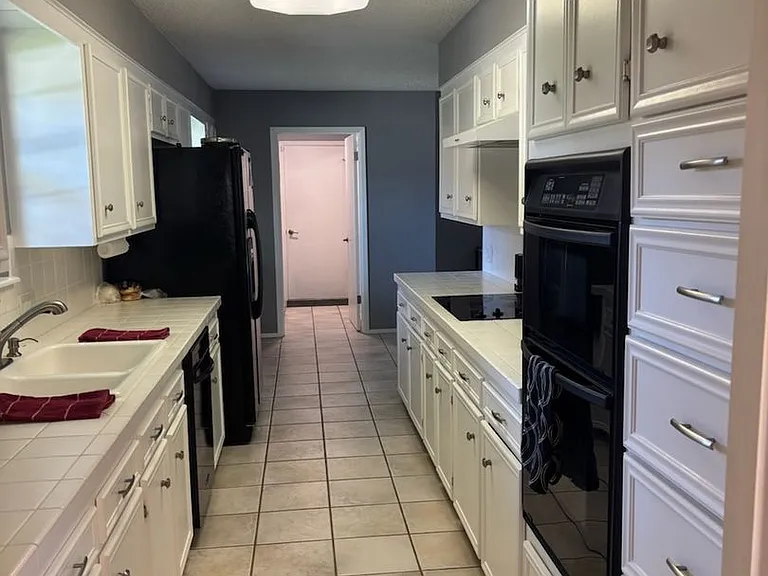 2418 Helena Cir — Photo 20