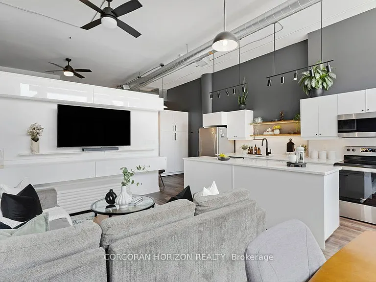 276 King St W #209 — Photo 20