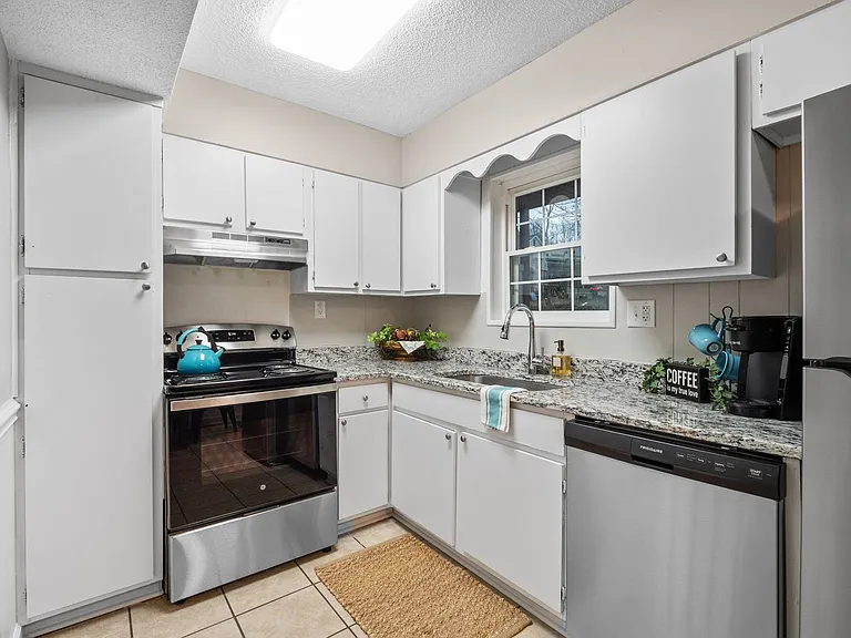 Silver Birch Apartments — Photo 55