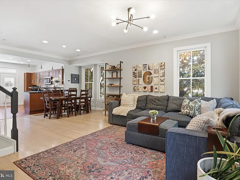 301 S Henry St — Photo 16