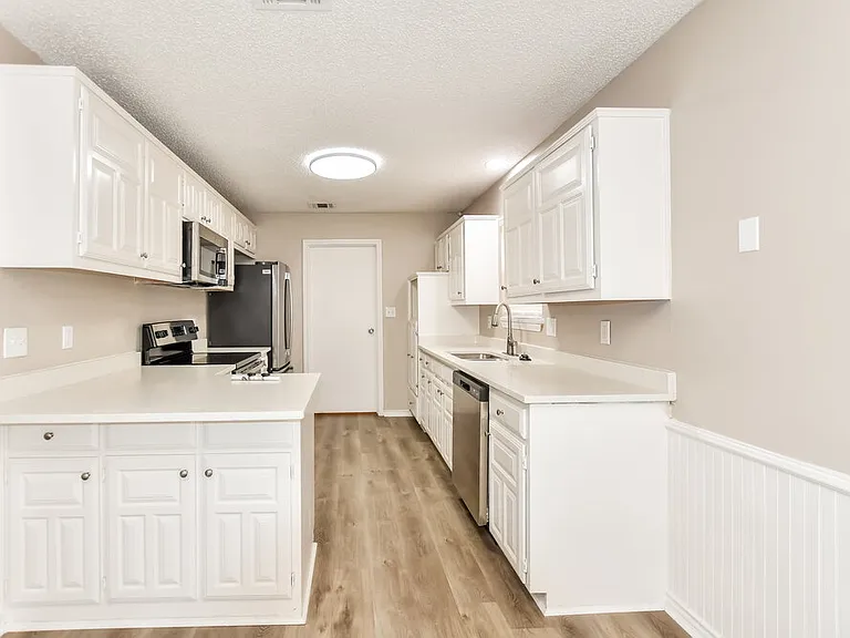 308 Southlake Dr — Photo 11