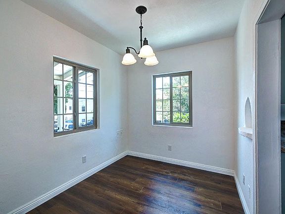 5th image of 6121 Burwood Ave