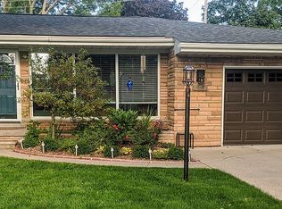 23060 Manning St, Farmington, MI 48336