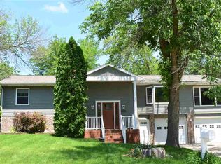 2008 Wembley Rd, Waterloo, IA 50701