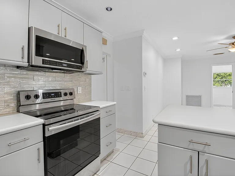 937 Banyan Dr — Photo 9
