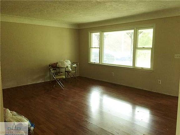 4th image of 4024 Oak St