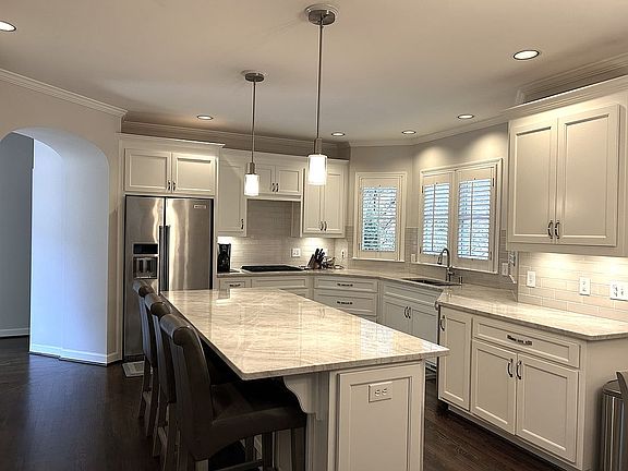 2nd image of 925 Bishopswood Pl